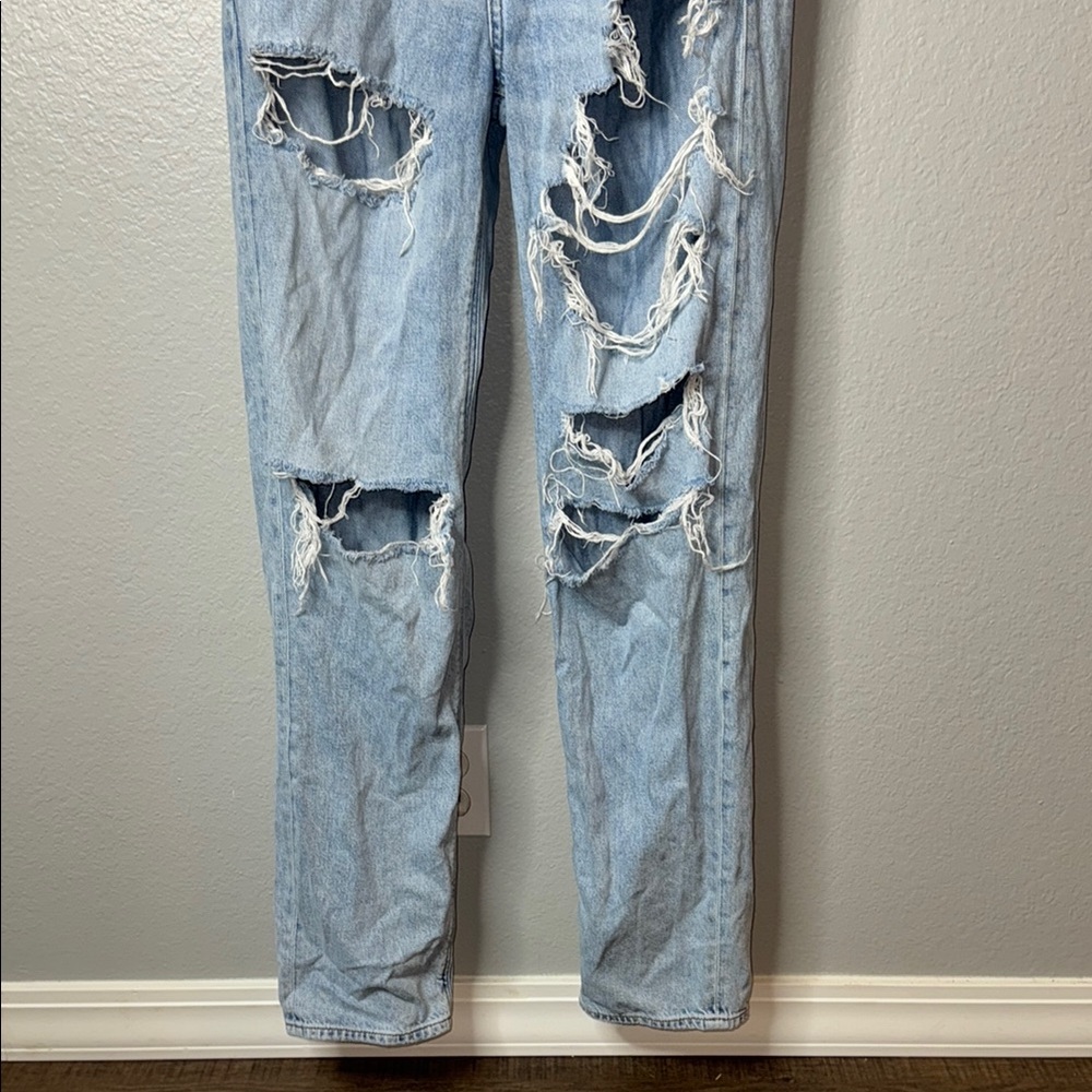 American Eagle Baggy Distressed Light Blue Jeans - Picture 3 of 10
